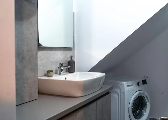 - Old Apartman Brassó