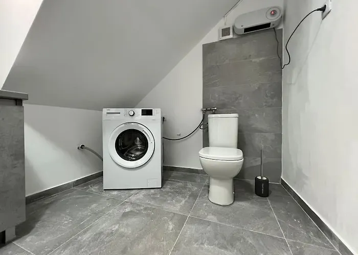 - Old Apartman Brassó